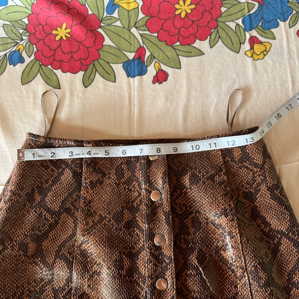 ASTR Snakeskin Mini Skirt Small - Picture 3 of 10